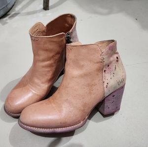 Unique Bed Stu bootie, size 10, multi colored